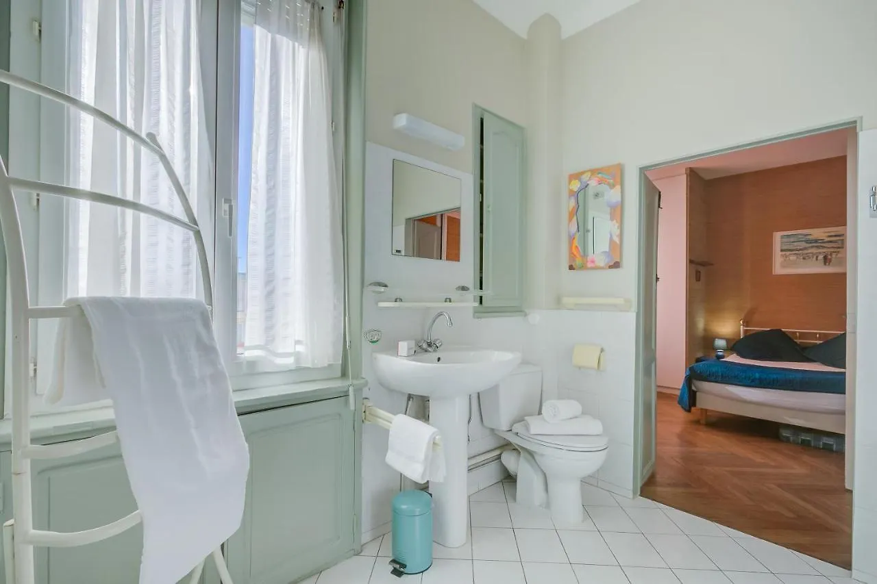 Le 44 Antibes - Sea & Mountain View - Happy Rentals 0*,  France