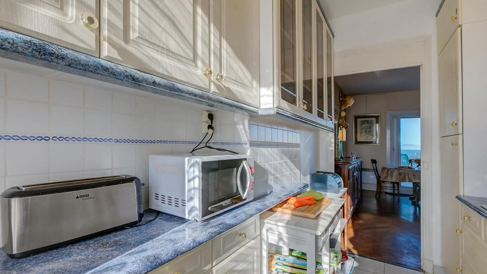 Apartment Le 44 Antibes - Sea & Mountain View - Happy Rentals