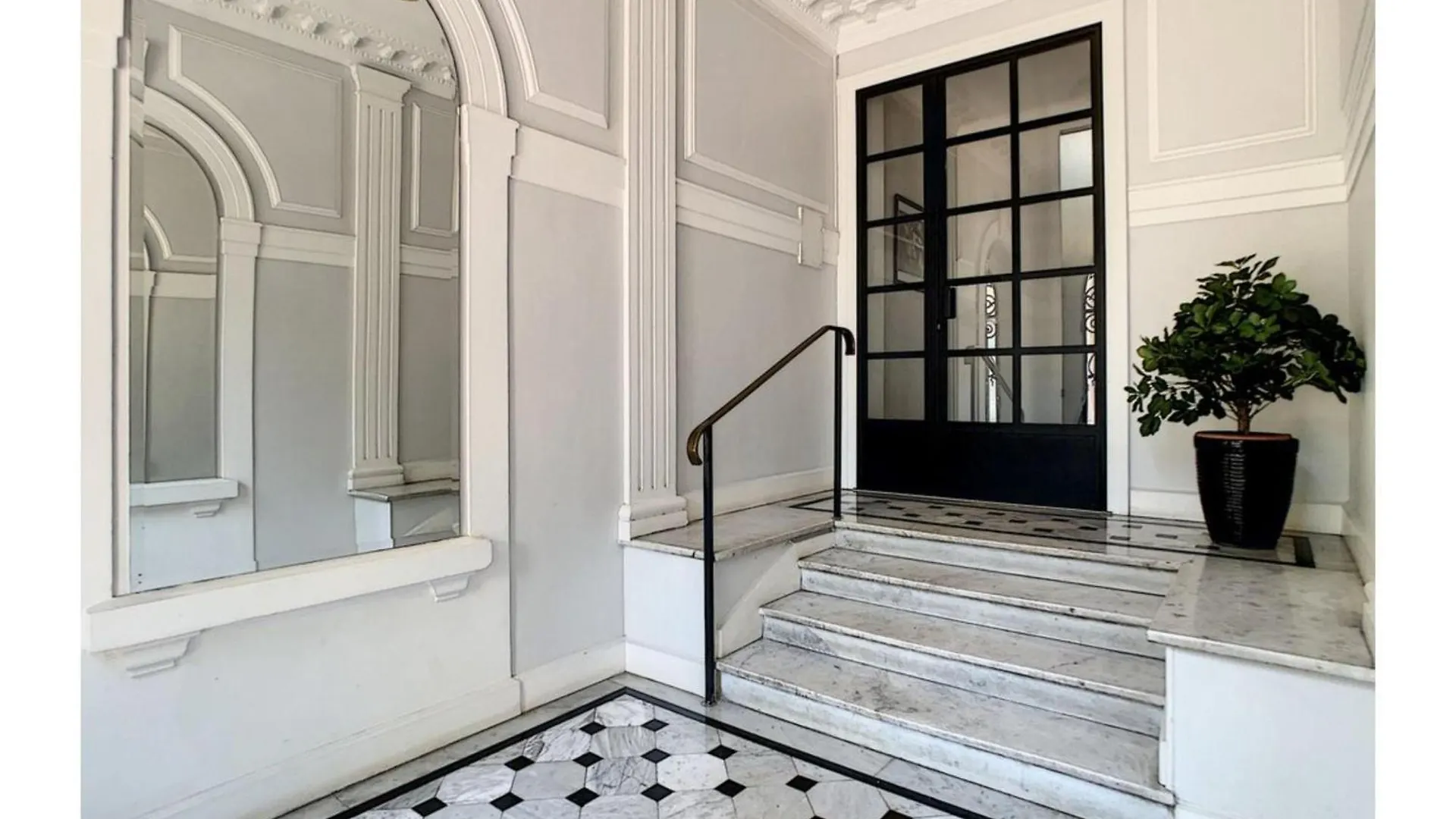 Apartment Le 44 Antibes - Sea & Mountain View - Happy Rentals France
